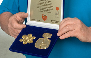 Repliki medali Fortuny dla Fairalla i Czerwonki