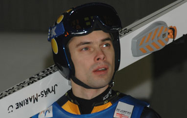 Matti Hautamaeki wygrywa pierwszy trening
