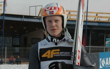 Robert Johansson skacze 219 metrów w Vikersund
